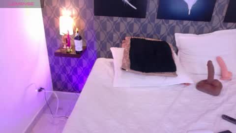 Sharom  online show from February 20, 6:13 pm