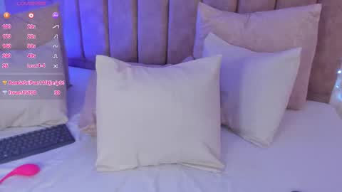 Shantall online show from December 14, 5:02 am