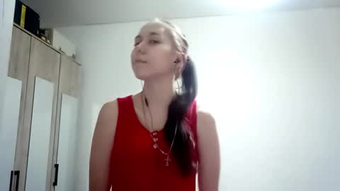 Snapshot of shawanaanene chatting on December 4, 11:41 am Annette online show from December 4, 11:41 am