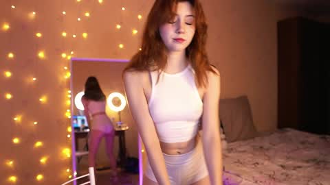 Snapshot of shawty_girl_ chatting on February 5, 4:03 pm Sonya online show from February 5, 4:03 pm