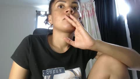 Shayna online show from December 11, 5:59 pm