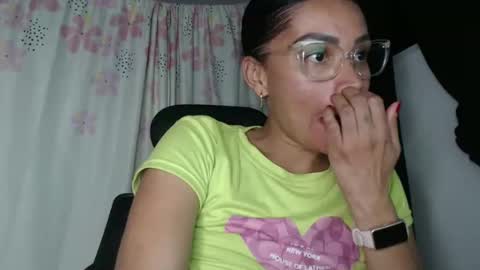 Shayna online show from December 28, 1:29 am