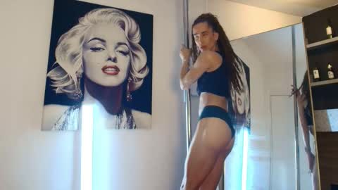 sheikha_mahra online show from November 28, 4:15 am