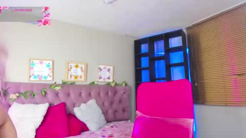 Snapshot of shelby_carson chatting on September 23, 1:25 pm Shelby cute online show from September 23, 1:25 pm