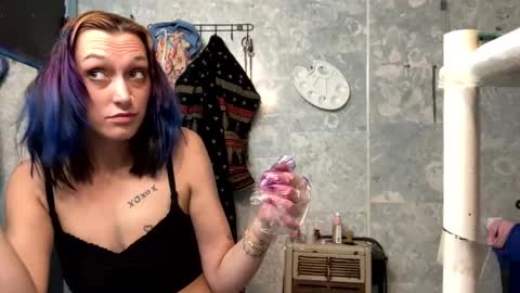 Shelby holes online show from November 20, 10:37 am