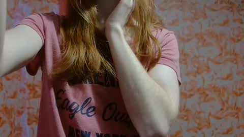 Snapshot of shelikessoymilk chatting on December 2, 9:28 pm Erika online show from December 2, 9:28 pm