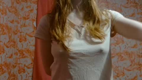 Snapshot of shelikessoymilk chatting on December 5, 2:31 am Erika online show from December 5, 2:31 am