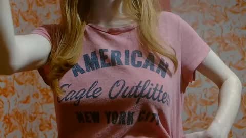 Snapshot of shelikessoymilk chatting on December 14, 6:02 am Erika online show from December 14, 6:02 am