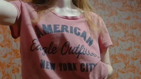 Snapshot of shelikessoymilk chatting on December 30, 11:38 pm Erika online show from December 30, 11:38 pm