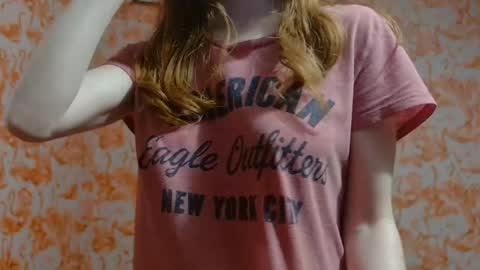 Snapshot of shelikessoymilk chatting on December 31, 5:44 am Erika online show from December 31, 5:44 am