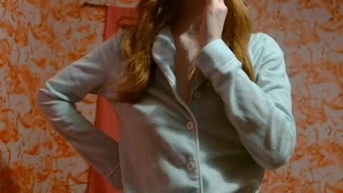 Snapshot of shelikessoymilk chatting on January 10, 3:29 am Erika online show from January 10, 3:29 am