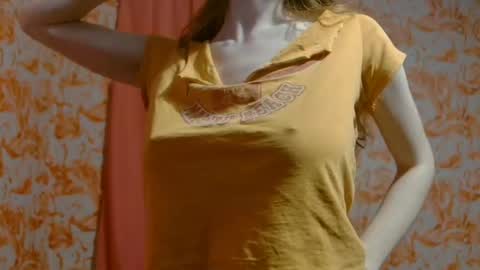 Snapshot of shelikessoymilk chatting on January 16, 3:23 am Erika online show from January 16, 3:23 am