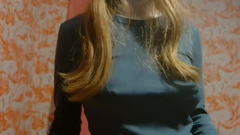 Snapshot of shelikessoymilk chatting on January 24, 12:20 am Erika online show from January 24, 12:20 am