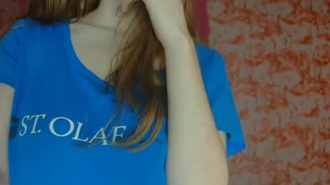 Snapshot of shelikessoymilk chatting on February 1, 3:19 am Erika online show from February 1, 3:19 am