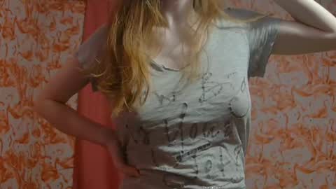 Snapshot of shelikessoymilk chatting on February 11, 3:18 am Erika online show from February 11, 3:18 am