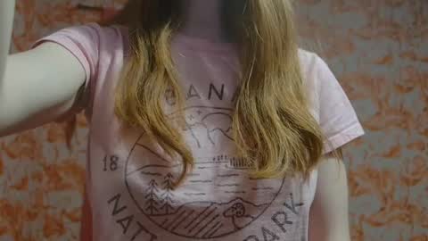 Snapshot of shelikessoymilk chatting on February 18, 4:04 am Erika online show from February 18, 4:04 am