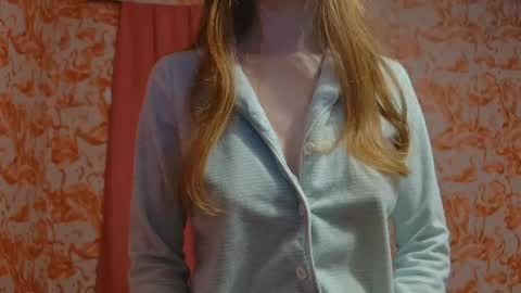 Snapshot of shelikessoymilk chatting on February 21, 2:50 am Erika online show from February 21, 2:50 am