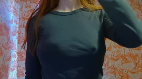 Snapshot of shelikessoymilk chatting on March 6, 9:42 pm Erika online show from March 6, 9:42 pm