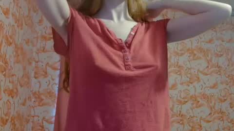 Snapshot of shelikessoymilk chatting on September 28, 6:46 pm Erika online show from September 28, 6:46 pm