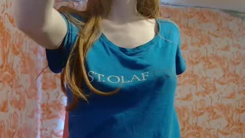 Snapshot of shelikessoymilk chatting on October 17, 5:59 pm Erika online show from October 17, 5:59 pm