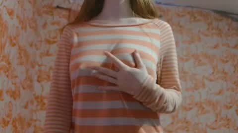 Snapshot of shelikessoymilk chatting on October 26, 6:58 pm Erika online show from October 26, 6:58 pm