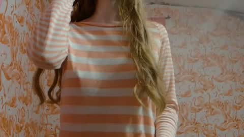 Snapshot of shelikessoymilk chatting on November 11, 12:43 am Erika online show from November 11, 12:43 am