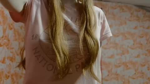 Snapshot of shelikessoymilk chatting on November 22, 3:49 am Erika online show from November 22, 3:49 am