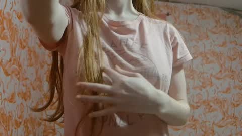 Snapshot of shelikessoymilk chatting on December 14, 2:39 am Erika online show from December 14, 2:39 am