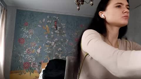 Mila online show from November 5, 9:20 am