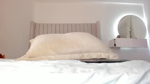 Snapshot of shelynna_azzul chatting on January 27, 11:43 pm shelynna_azzul online show from January 27, 11:43 pm