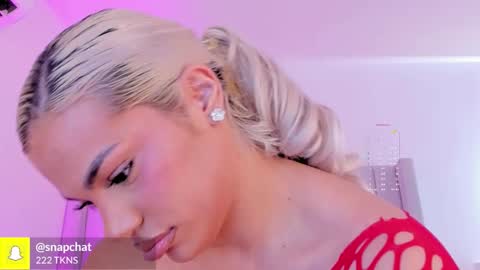 Snapshot of shelynna_azzul chatting on November 11, 8:20 pm shelynna_azzul online show from November 11, 8:20 pm