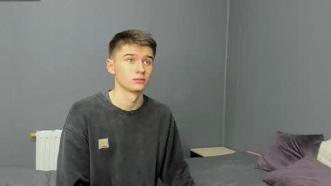 Max online show from November 14, 7:56 pm