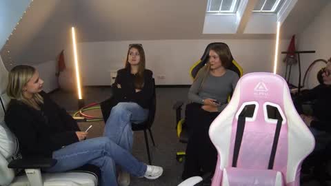 Sheryl online show from September 26, 10:08 am