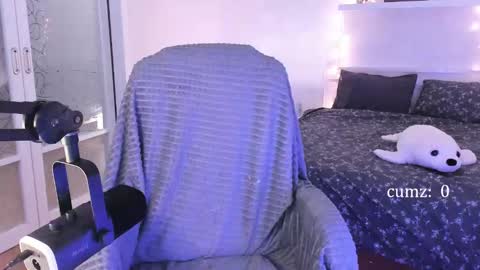 Snapshot of shesnotuwu chatting on December 26, 1:18 am Bella online show from December 26, 1:18 am