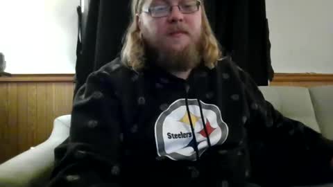 Snapshot of shifty885 chatting on December 19, 9:17 pm shifty885 online show from December 19, 9:17 pm