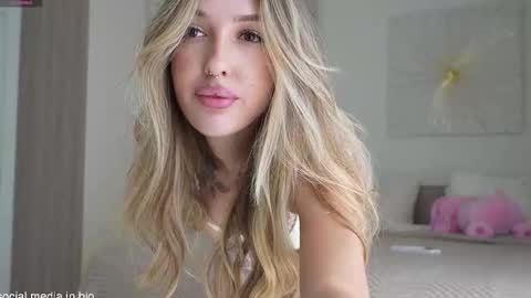 Snapshot of shinyways chatting on November 10, 1:37 am Melissa online show from November 10, 1:37 am