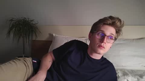 Snapshot of shirizo chatting on December 5, 3:20 pm Matthew online show from December 5, 3:20 pm