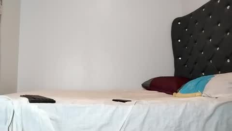 Shi-ro online show from November 2, 11:45 am