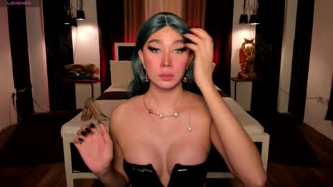 WET AND WILD YHANNA online show from December 18, 7:04 am