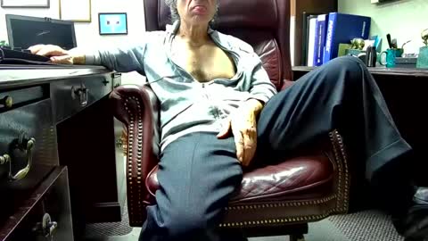 nikolas send dm for an appointment online show from December 10, 10:37 pm