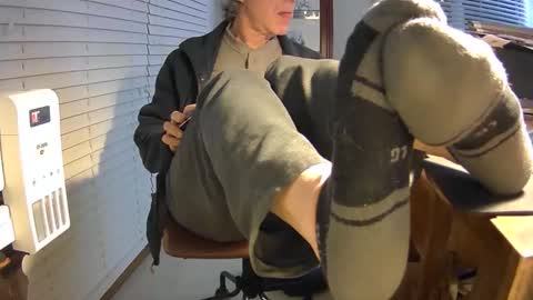 nikolas send dm for an appointment online show from December 13, 3:38 am