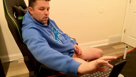 Snapshot of shroomhead5 chatting on March 10, 7:10 am shroom online show from March 10, 7:10 am