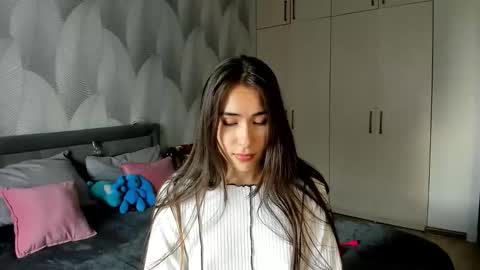 Mika online show from September 18, 1:40 am