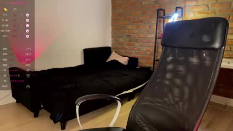 Snapshot of shy_bee chatting on January 3, 10:40 pm Alice online show from January 3, 10:40 pm