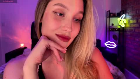 Snapshot of shy_bee chatting on September 11, 11:38 pm Alice online show from September 11, 11:38 pm