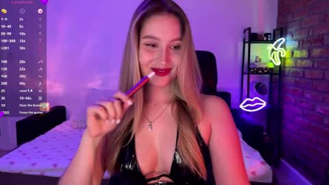 Snapshot of shy_bee chatting on December 16, 11:32 pm Alice online show from December 16, 11:32 pm