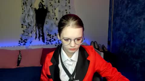 Snapshot of shy_elina01 chatting on October 31, 10:49 am shy_elina01 online show from October 31, 10:49 am