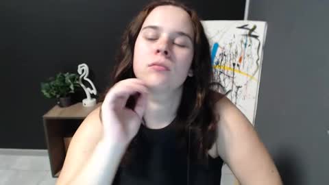 Snapshot of shy_lil chatting on October 30, 2:51 pm shy_lil online show from October 30, 2:51 pm