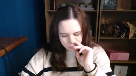 Snapshot of shy_lil chatting on December 17, 1:17 pm shy_lil online show from December 17, 1:17 pm