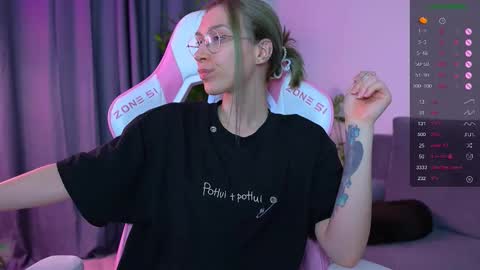 Snapshot of shy_or_horny chatting on October 17, 4:20 pm HI i am Marcy online show from October 17, 4:20 pm